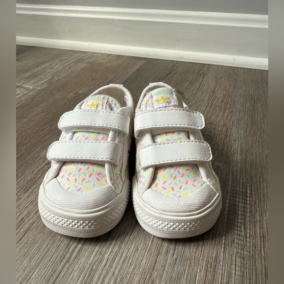 Adidas Sneakers Velcro Straps Confetti White Multi Color Size 5.5 Toddler Baby - Picture 2 of 13